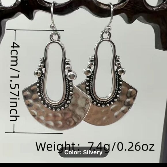 Silver Tone Fan Shaped Dangle Earrings NWT - Picture 2 of 4
